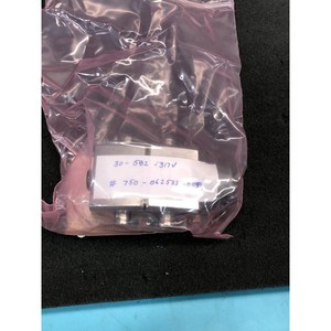 LAM 750-062533-002 CH, Pince CLP, Complète, Fermée - Équipements et Pièces Semi-conducteurs Mondiaux de Confiance - Product Image 1