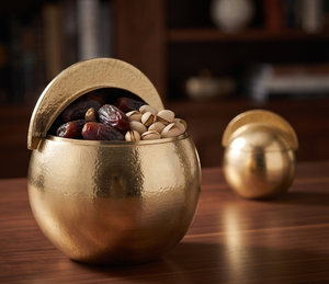 Boîte de rangement de luxe en métal doré sphérique pour fruits secs et dates, texture martelée, couvercle semi-circulaire vertical - Product Image 5