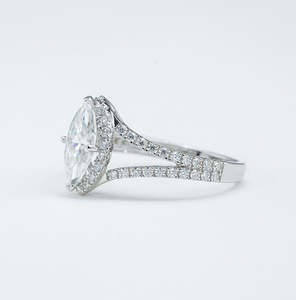 Anillo de compromiso de moda de plata de ley S925 con moissanita D VVS de corte marquesa y halo, banda de boda con pavé y tallo dividido, regalo romántico - Product Image 4