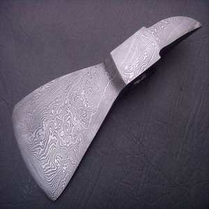 Hache artisanale de qualité industrielle à double lame, tête en acier Damas, manche en bois, fourreau en cuir, longueur totale 300 mm, pour la chasse - Product Image 5