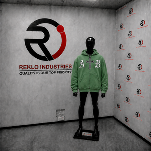 Sudadera con capucha verde personalizada con cremallera, estilo gótico oversize con gráfico de cruz y letras AB, ropa urbana unisex, sudadera con capucha de moda para hombre. - Product Image 3