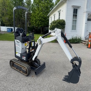 Mini-excavatrice Bobcat E10 conçue pour les espaces étroits, offrant une puissance de creusement élevée et une performance économe en carburant. - Product Image 5