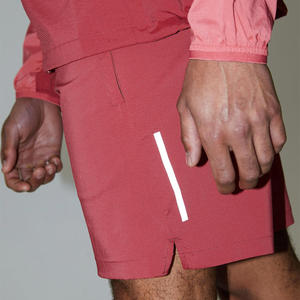 ชุดเซ็ตเสื้อแจ็คเก็ตและกางเกงขาสั้นกันลมสำหรับฤดูร้อนแบบ OEM สั่งทำพิเศษ ผลิตจากไนลอนและโพลีเอสเตอร์ พร้อมซิปและฮู้ด มีไซส์พลัสสำหรับผู้ชาย ชุดวอร์มสองชิ้น - Product Image 4