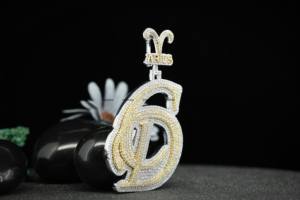 Pendentif personnalisé avec initiale en lettres serties de diamants, argent sterling 925, deux tons, diamant moissanite, bijoux hip hop par Phoenix Enterprise - Product Image 4