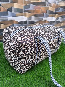 Sac de voyage matelassé en coton fait main avec fermeture éclair, grand sac de week-end tendance - Product Image 4