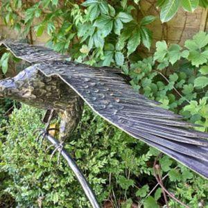 Sculpture d'aigle moderne en aluminium pour jardin, décoration extérieure, statuette animale pour la cour et le patio, à fixer au sol - Product Image 3