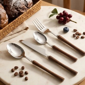 Ensemble de couverts élégants en acier inoxydable avec manches en bois, finition miroir haute brillance, passe au lave-vaisselle, idéal pour les occasions de mariage - Product Image 4