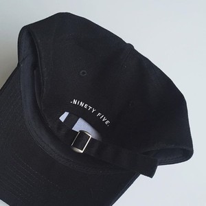 Gorra de Béisbol Negra de 6 Paneles con Logotipo NF Bordado en Blanco en la Parte Delantera, Unisex, Casual, Ajustada, para las Cuatro Estaciones, Material de Hilo de Algodón - Product Image 2