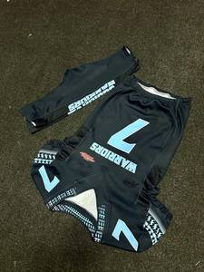 Conjuntos transpirables de uniformes de fútbol americano de sarga de aparejos impresos por sublimación personalizados de alta calidad para hombres y jóvenes - Product Image 3