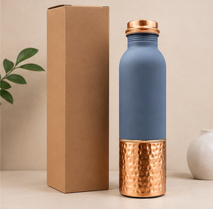 Botella de Agua de Cobre con Acabado Azul Mate, Base Martillada, Diseño Minimalista Portátil para Viajes - Product Image 3