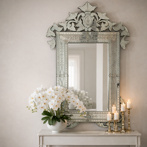 Miroir mural de style vénitien haut de gamme avec couronne décorative et détails gravés, miroir antique classique pour la maison et l'hôtel - Product Image 4