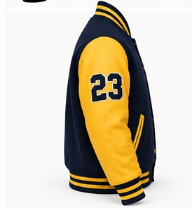 Chaqueta Varsity Bordada en Azul Marino y Dorado para Hombre de Index Apparel, con Bloques de Color en las Mangas y Botones a Presión, Estilo Béisbol - Product Image 3