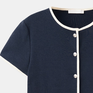 T-shirt chic pour femme à manches courtes, design de haute qualité, couleur unie et fermeture boutonnée / Coupe tendance pour la vente en gros - Product Image 3