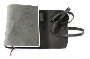 Journal en cuir de buffle véritable brun, souple et flexible, avec couverture rigide et poème imprimé à l'intérieur, idéal pour les voyages. - Product Image 4