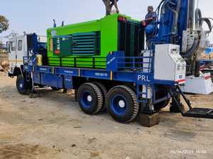 เครื่องเจาะบ่อน้ำแบบติดตั้งบนรถบรรทุก พร้อมระบบเจาะแบบ DTH และแบบโรตารี่ ควบคุมด้วยระบบ CNC ความแม่นยำสูง และการทำงานอัตโนมัติ - Product Image 5