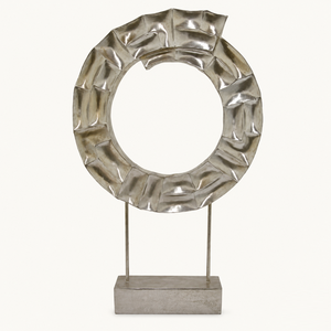 Atractiva Escultura Ovalada Plateada Abstracta, Anillo Metálico Hueco Contemporáneo, Estatua de Lujo de Aluminio y Resina, Adorno de Mesa - Product Image 6