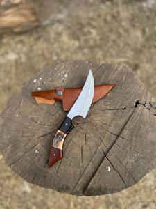 Cuchillo Profesional Hecho a Mano de Acero de Damasco con Gancho para Deshuesar y Pielar, Mango de Cuerno, para Caza y Camping al Aire Libre, Venta al por Mayor OEM ODM - Product Image 4