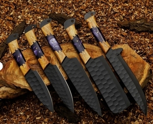 Ensemble de cuisine écologique en acier carbone fait main, 5 pièces, avec étui en cuir véritable, comprenant un couteau de chef, un couteau à pain, un couteau à fruits et un outil d'affûtage - Product Image 3