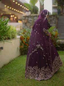 Traje Anarkali morado bordado hasta el suelo con dupatta, ropa tradicional india y pakistaní para bodas, corte holgado. - Product Image 2