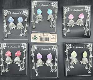 Pendientes Jhumka de Corazón Esmaltado Plateado Indio con Cadena de Oreja Multihilo y Campana Ghungroo, Set de Joyería al por Mayor - Product Image 1