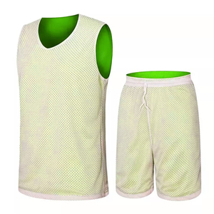 Conjunto de Uniformes de Baloncesto Personalizados con Logotipo, Nombre y Número para Torneos, Academias, Entrenamiento y Deportes Juveniles - Product Image 1