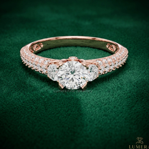 Anillo de Compromiso de Lujo en Oro Rosa de 14K y Chapado en Oro de 18K con Tres Diamantes, Corte Redondo, Pavé, Certificado IGI, Anillo de Boda para Mujer - Product Image 1