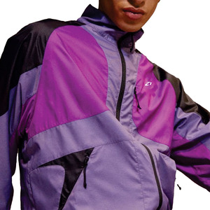 ชุดวิ่งผู้ชายแบบ 2 ชิ้น ผ้าไนลอนระบายอากาศได้ดี พร้อมแถบสะท้อนแสง UV ชุดกันลมแบบมีซิป เสื้อแจ็คเก็ตและกางเกงขาสั้น - Product Image 3