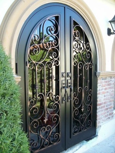 Portes d'entrée extérieures en fer forgé cintrées, résistantes à l'eau, avec verre décoratif, style traditionnel personnalisé - Product Image 2