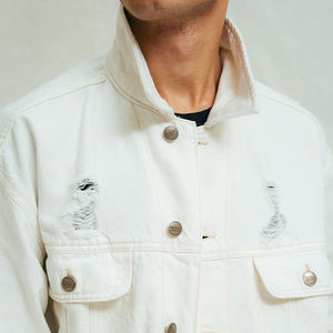 Chaqueta vaquera blanca lavada premium para hombre, estilo casual con botones frontales, tipo camionero, ropa exterior de moda al por mayor personalizada - Product Image 3