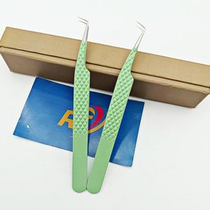 Pinzas Profesionales de Color Verde Mate con Mango Antideslizante de Diamante y Ángulo de 90 Grados para Crear Abanicos Perfectos, con Agarre Fuerte y Caja - Product Image 6