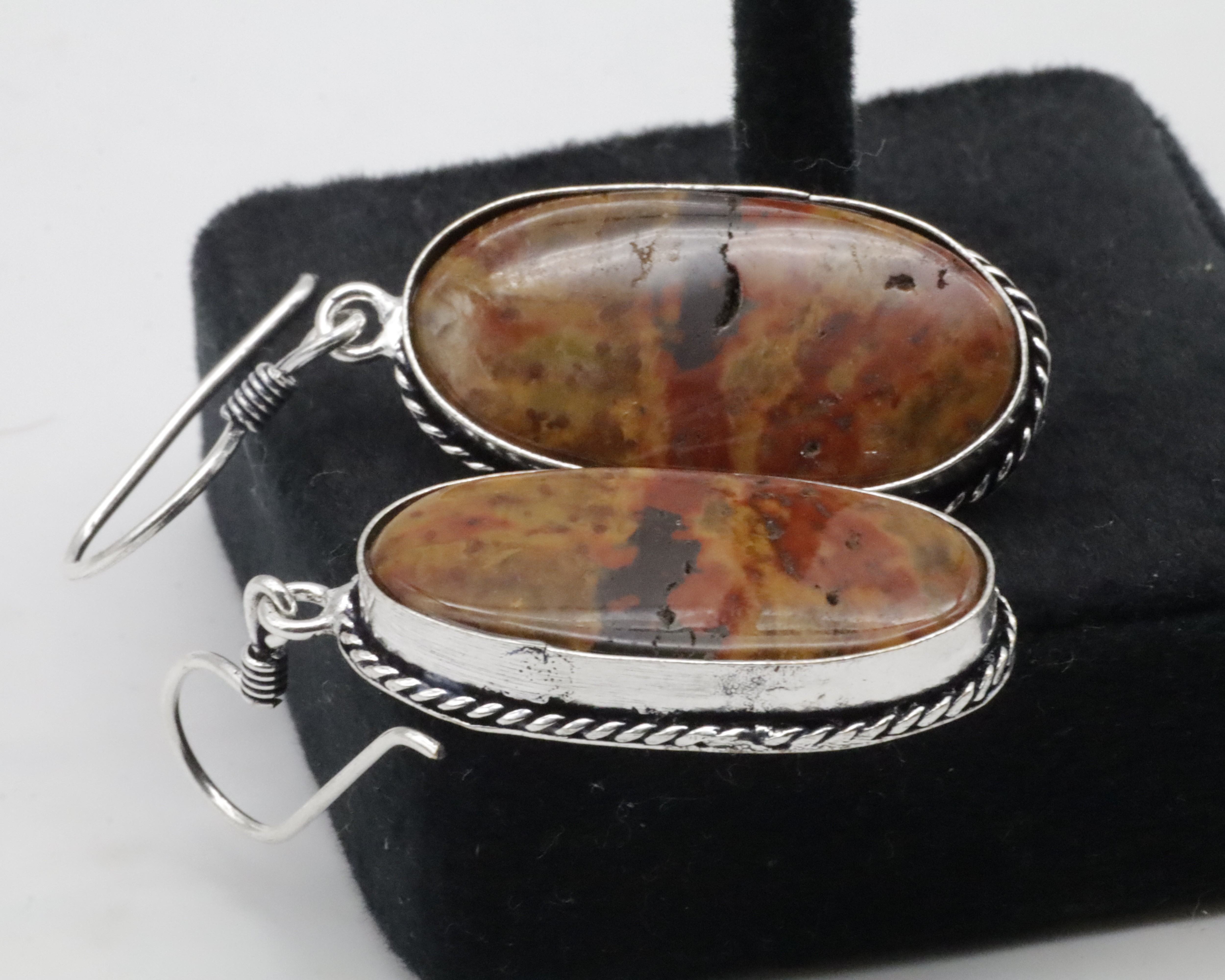 สีน้ำตาล