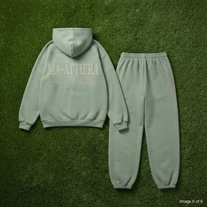 Conjunto de Sudadera Oversize Verde Salvia Personalizada y Jogger de Pierna Ancha con Detalles de Pedrería, de Algodón Afelpado, Estilo Urbano, Venta al por Mayor OEM - Product Image 5