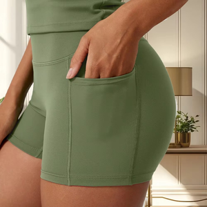 Conjunto de Yoga de 2 Piezas para Mujer, Color Verde Sólido, Top de Manga Corta con Cuello Redondo y Bolsillo, Pantalones Cortos Deportivos, Ropa Deportiva para Primavera/Verano - Product Image 4