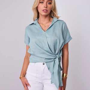 Camisa de lino holgada de verano para mujer con solapa francesa, bordados y parches, manga corta, estilo sencillo, venta al por mayor para boutiques. - Product Image 1