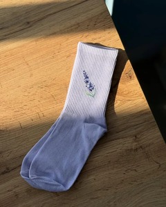 Chaussettes en coton personnalisées imprimées avec motifs de fruits, chaussettes mi-mollet, ambiance estivale, logo décontracté, broderie jacquard, fabricant de chaussettes en gros - Product Image 5