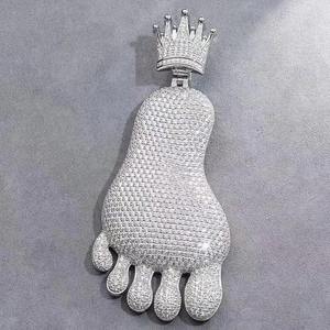 Colgante de Plata con Diamantes Redondos de Moissanita Blanca, Estilo Hip Hop Iced Out, con Diseño de Pie de Rey - Product Image 1