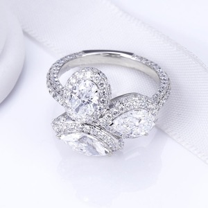 แหวนเพชรทรงบาแกตต์สีเขียวมรกตทันสมัย คุณภาพสูง เครื่องประดับอินเทรนด์สำหรับงานแต่งงาน งานหมั้น ของขวัญสำหรับเธอ - Product Image 4