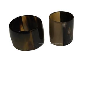 Anneaux de serviette décoratifs en résine de haute qualité pour la mise en table, accessoires de salle à manger modernes pour la maison, pour les commandes en gros et OEM - Product Image 1