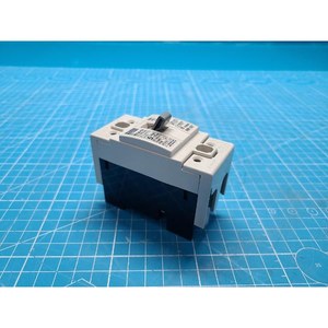 Disjoncteur différentiel Mitsubishi NV30-FA 2P2E NV30-FA 2P 5A, d'occasion, pièces d'équipement semi-conducteur de la série Legacy - Product Image 1