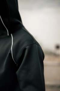 Veste à capuche double balaclava pour homme en polyester et coton, fermeture éclair intégrale, style décontracté avec capuche superposée pour hommes - Product Image 5