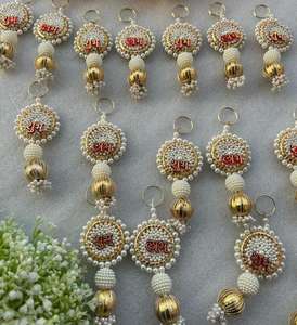 Décoration suspendue traditionnelle et colorée pour mariages, événements et ambiance festive culturelle, avec un design artistique unique, en vente - Product Image 3