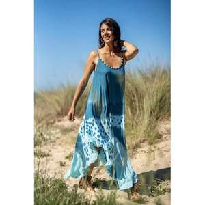 Robe maxi tie-dye Ocean Breeze de haute qualité Embrassez l'ambiance côtière décontractée avec cette robe maxi tie-dye fluide d'inspiration bohème - Product Image 1