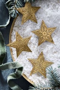 Décoration Murale Métallique Étoile Dorée, Ensemble de 2 Pièces, Ornement de Noël pour la Maison et le Salon, Design Triangulaire Moderne - Product Image 5