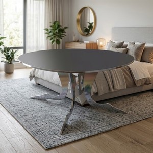 Table à manger ronde moderne en métal poli avec base ondulée organique et plateau en pierre frittée, finition argentée de luxe pour hôtels et écoles - Product Image 1