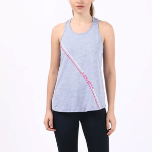 Camiseta sin mangas gris para mujer, cuello redondo, tejida, transpirable, deportiva, con estampado de letras en la parte delantera, 100% poliéster - Product Image 1