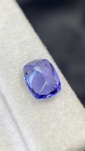 Pierre naturelle certifiée Tanzanite, taille coussin longue, avec une couleur et un éclat excellents, Zoisite naturelle, 2,15 carats, nette à la loupe - Product Image 6