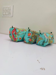 Bolsa de Maquillaje Acolchada de Algodón Hecha a Mano, Bolsa de Cosméticos Portátil con Estampado de Bloques, Organizador de Artículos de Aseo - Product Image 2