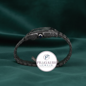 นาฬิกาข้อมือผู้ชาย Pragalbh Jewels ประดับเพชรโมอิสซาไนต์สุดหรูหรา ดีไซน์เต็มหน้าปัดสีดำ ตัวเรือนสแตนเลสสตีล - Product Image 4