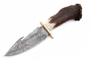 Couteau utilitaire d'extérieur artisanal en acier Damas, manche en corne de cerf, garde en laiton, lame fixe - Product Image 5