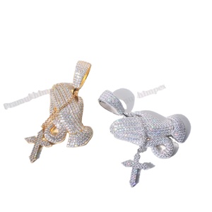 Mains en prière glacées VVS Moissanite croix ronde pendentif plaqué or breloque en argent 925 bijoux Hip Hop personnalisés pour hommes et femmes - Product Image 1